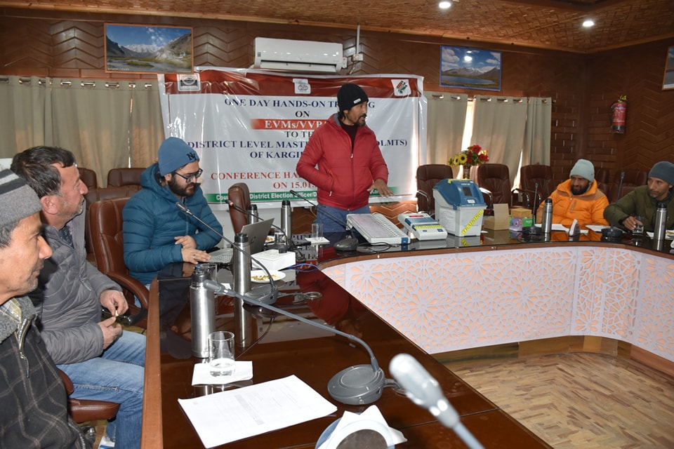 Training program on EVMs held in Kargil Training program on EVMs held in Kargil