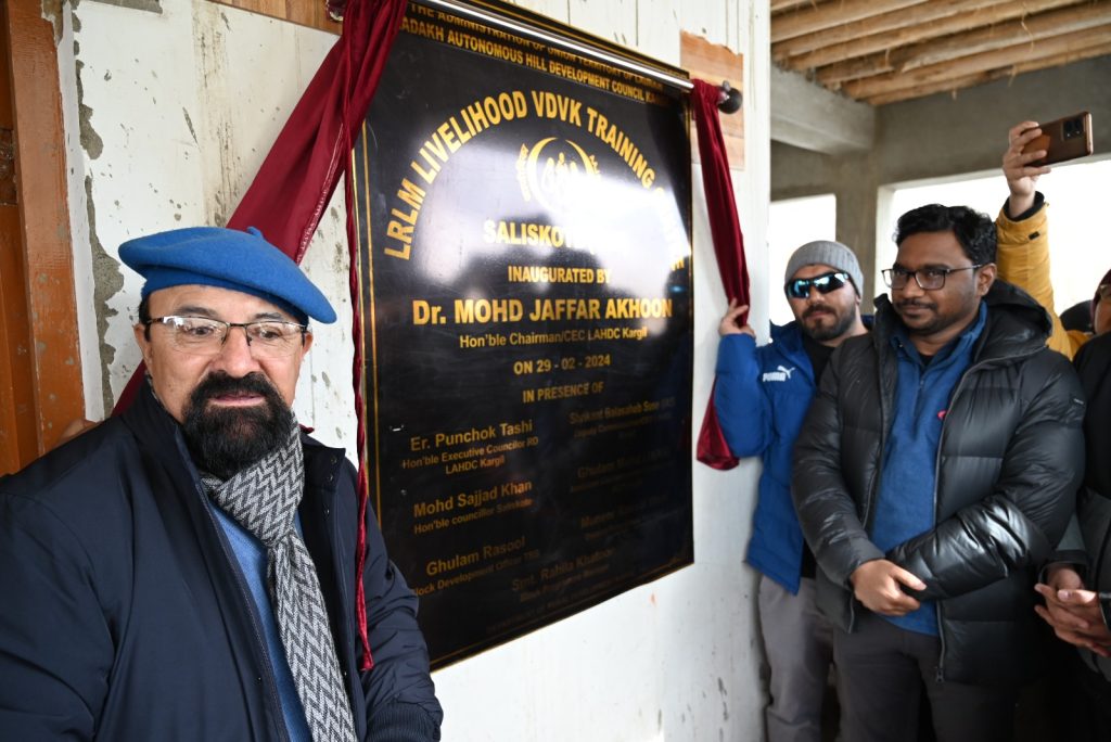 CEC Akhoon, DC Suse inaugurate NRLM training centre at Saliskote