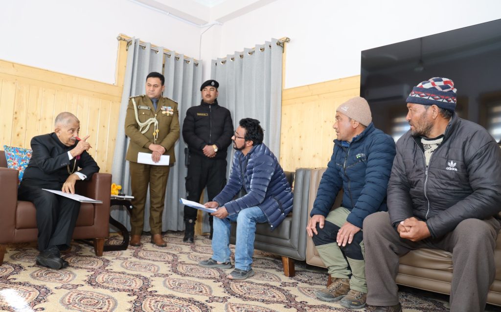 Delegations from Choskore constituency, DIHAR’s daily wagers, labourers, GM Pore call on LG