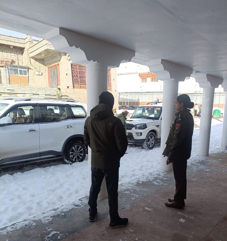 DC, SSP inspect Strong Room, counting Center in Leh