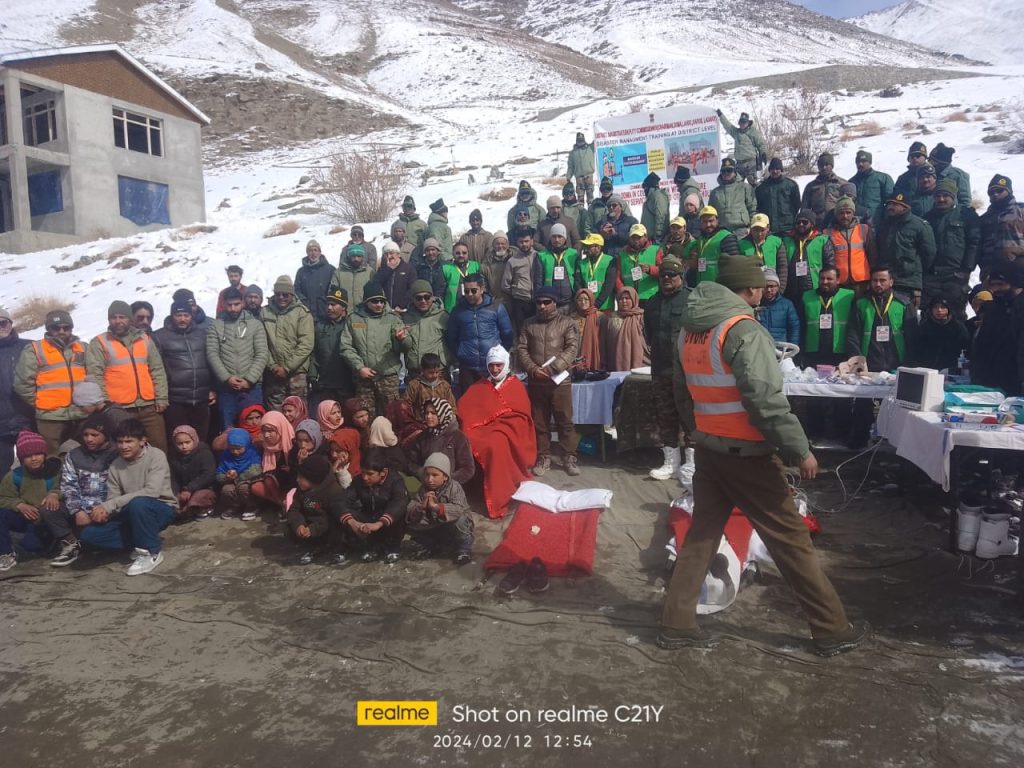 DDMA Kargil organizes mini mock drill at Kharbu, Drass