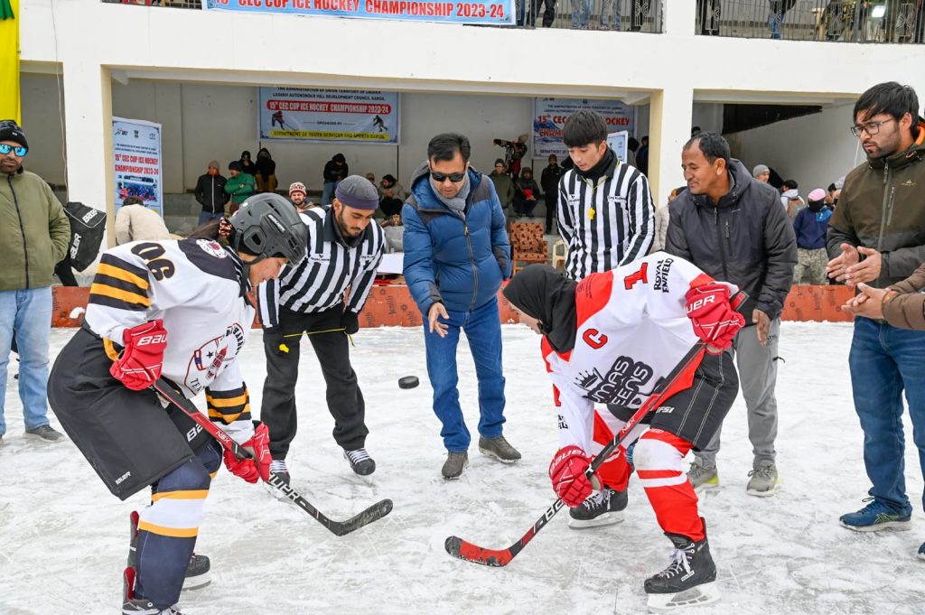 EC Tashi attends 6th Day of 15th CEC Ice Hockey Championship in Kargil