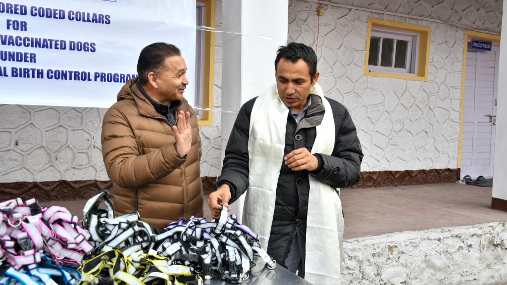 Ravinder Kumar launches Coloured-Coded Collars for Neutered, Vaccinated Dogs in Leh