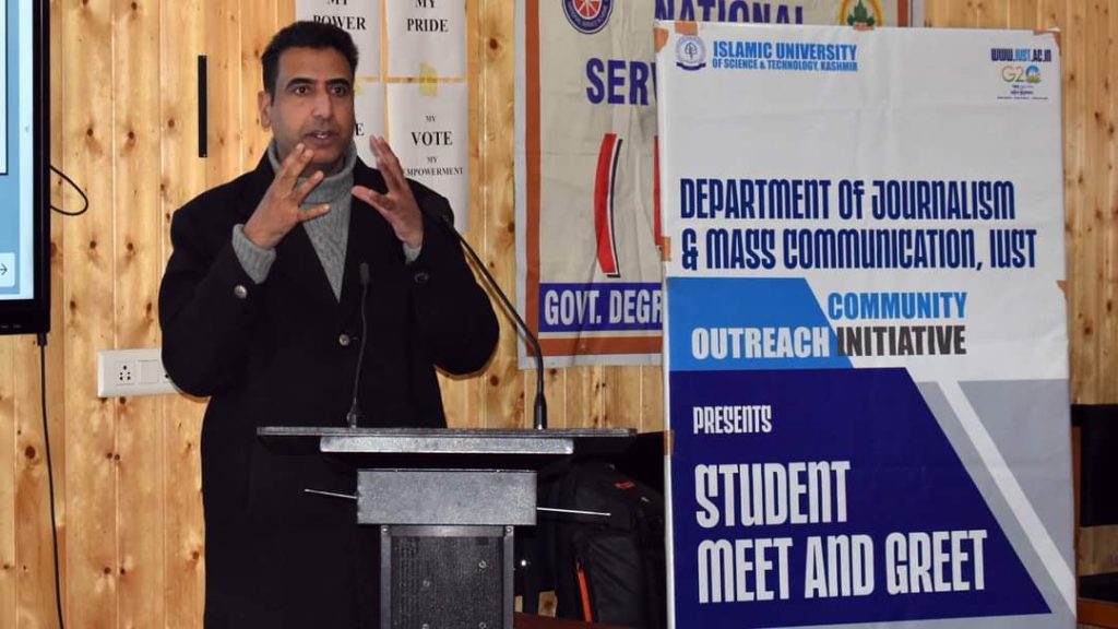 IUST's DJMC organizes Community Outreach Program at GDC Bijbehara