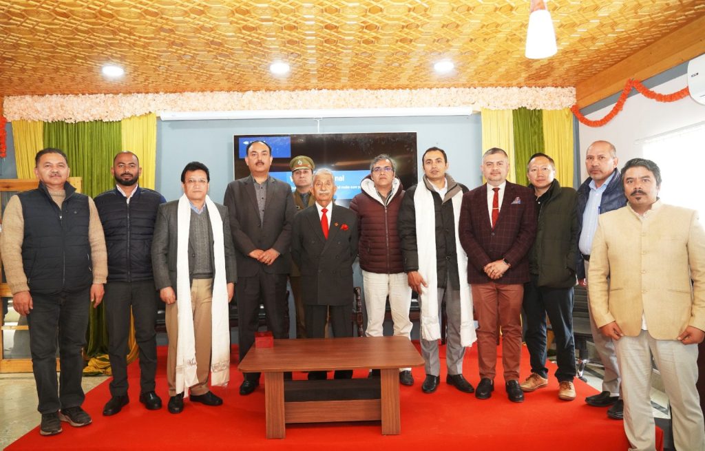 LG hosts farewell party to bid adieu to outgoing Admn Secretaries Kacho Mehboob, Ravinder Kumar