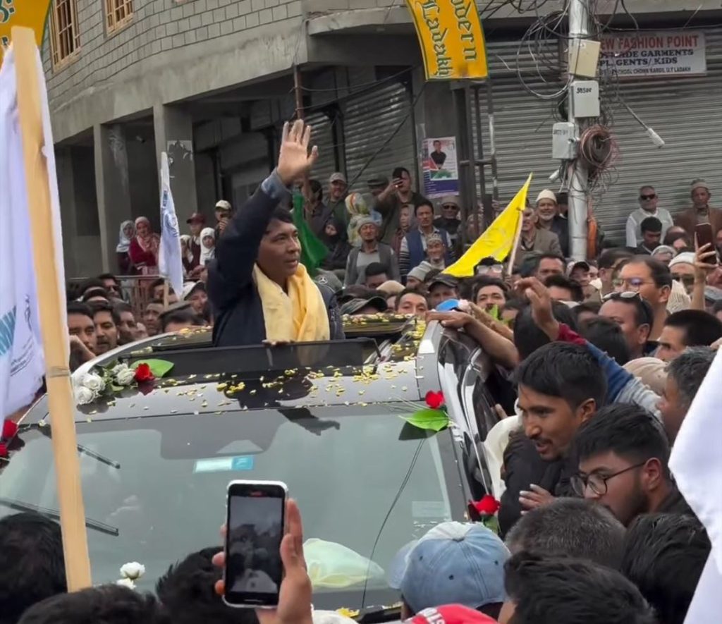 Pakistan Hanefa Hanifa Jan receives hero’s welcome after winning Ladakh Parliamentary ...