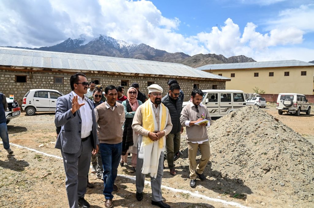 CEC Akhoon flags off distribution of poultry units under subsidy component CEC Kargil flags off distribution of poultry units under subsidy component