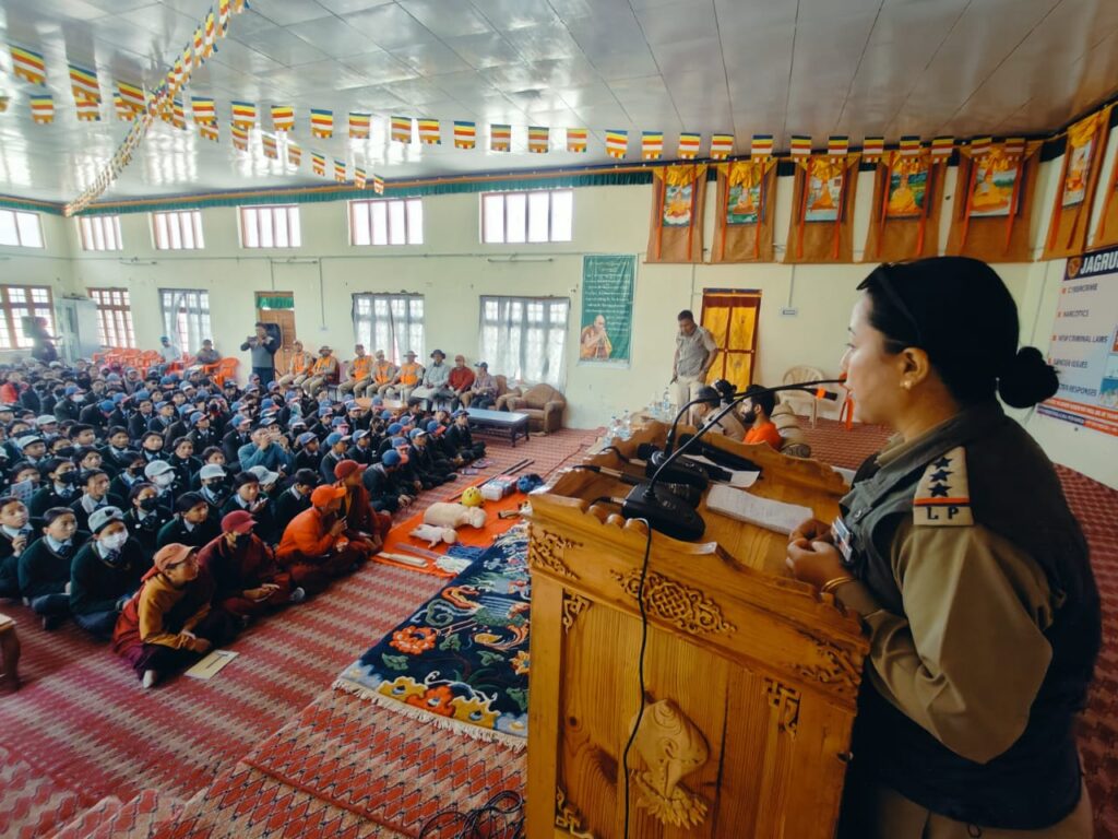 JAGRUK KARGIL: District Police initiates module based awareness program JAGRUK KARGIL: District Police initiates module based awareness program