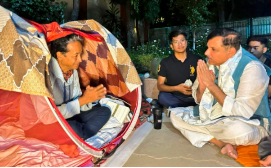 Wangchuk breaks fast; Home Ministry to resume talks with Ladakh groups on Dec 3 Wangchuk breaks fast; home ministry to resume talks with Ladakh groups on Dec 3