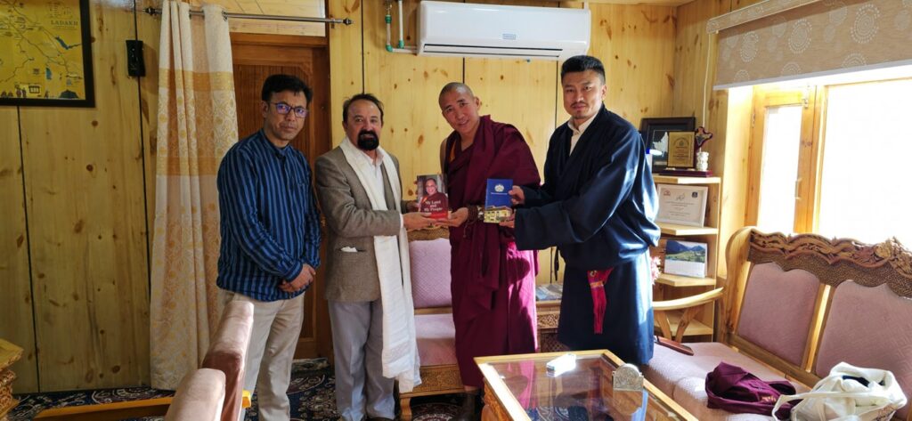 Tibetan MPs meet CEC Akhoon