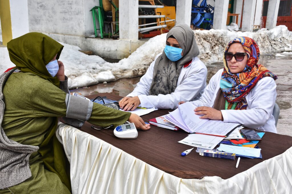 Army, SDH Drass, PM Shri GHS Thasgam organize medical camp