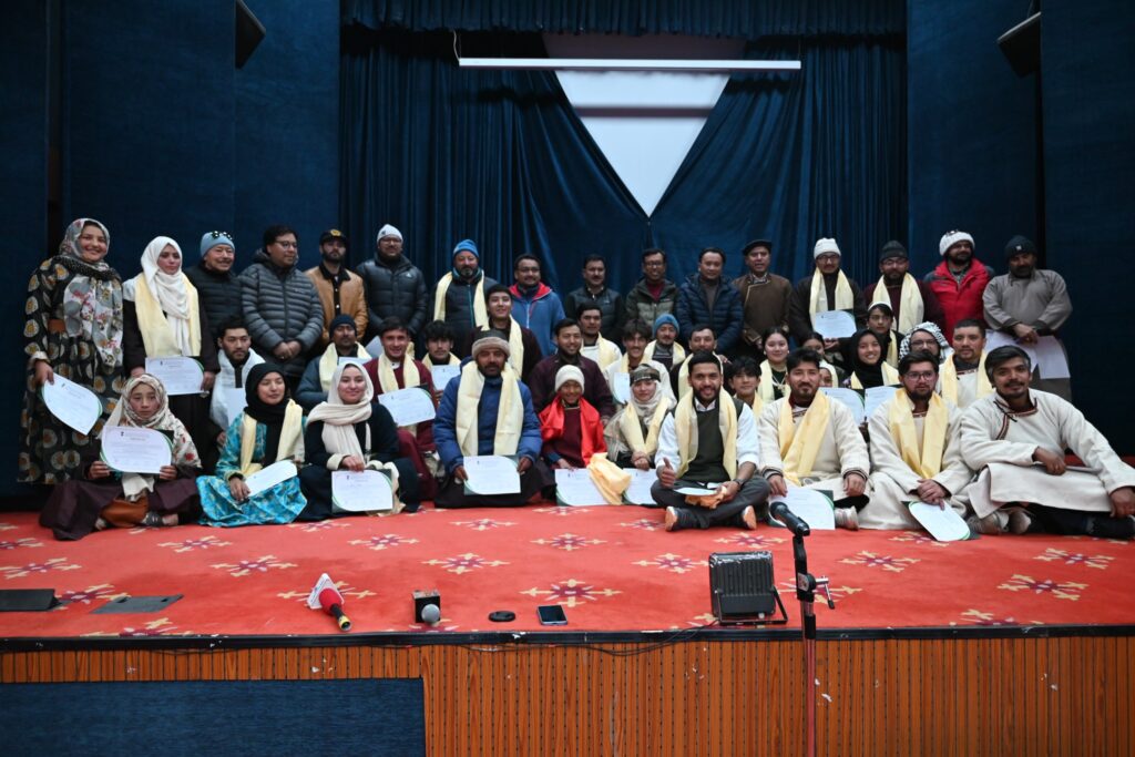 House-full audience applauds “GYOTLOKS” as theatre workshop concludes on WTD House-full audience applauds "GYOTLOKS" as theatre workshop concludes on WTD