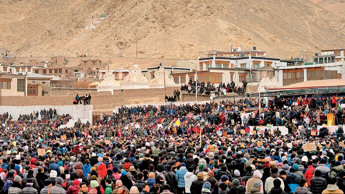 Govt discusses proposals to grant job quota to locals in Ladakh Govt discusses proposals to grant job quota to locals in Ladakh
