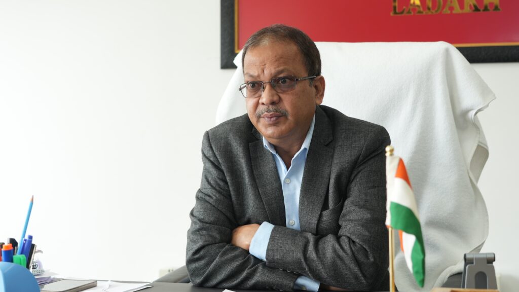 CEO Ladakh Maralkar chairs meeting with representatives of Political Parties