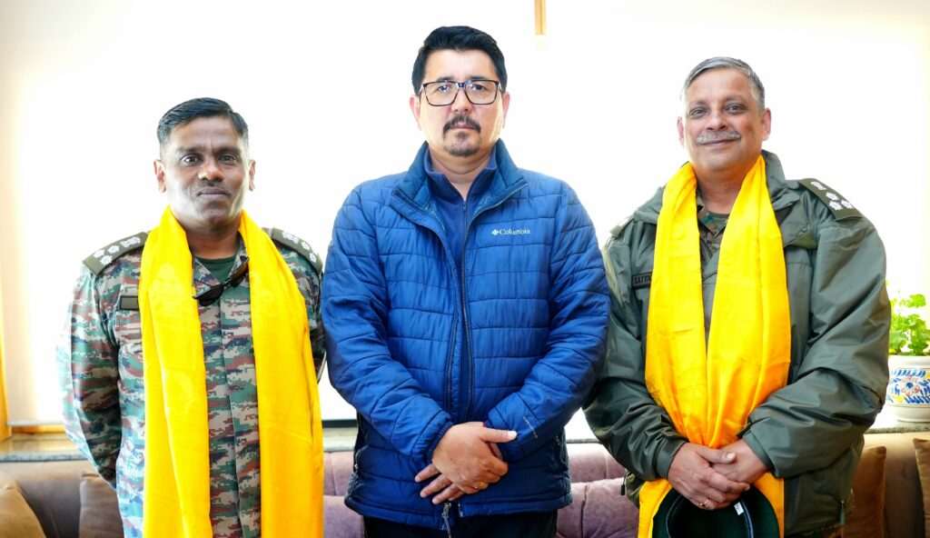 Outgoing and Incoming BGS (Int), HQ 14 Corps call on CEC Leh