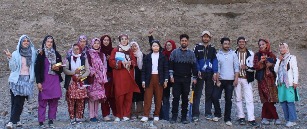 One-day geological field trip organized by Department of Geology, GDC Drass
