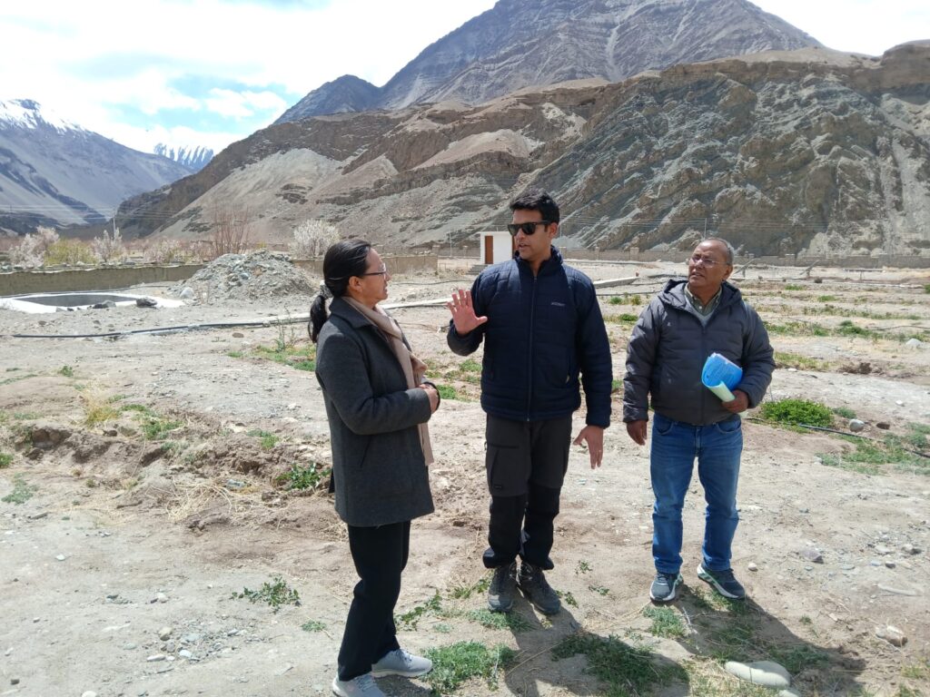 Bhupesh reviews expansion, processing initiatives at Centre of Excellence for Seabuckthorn Bhupesh reviews expansion, processing initiatives at Centre of Excellence for Seabuckthorn