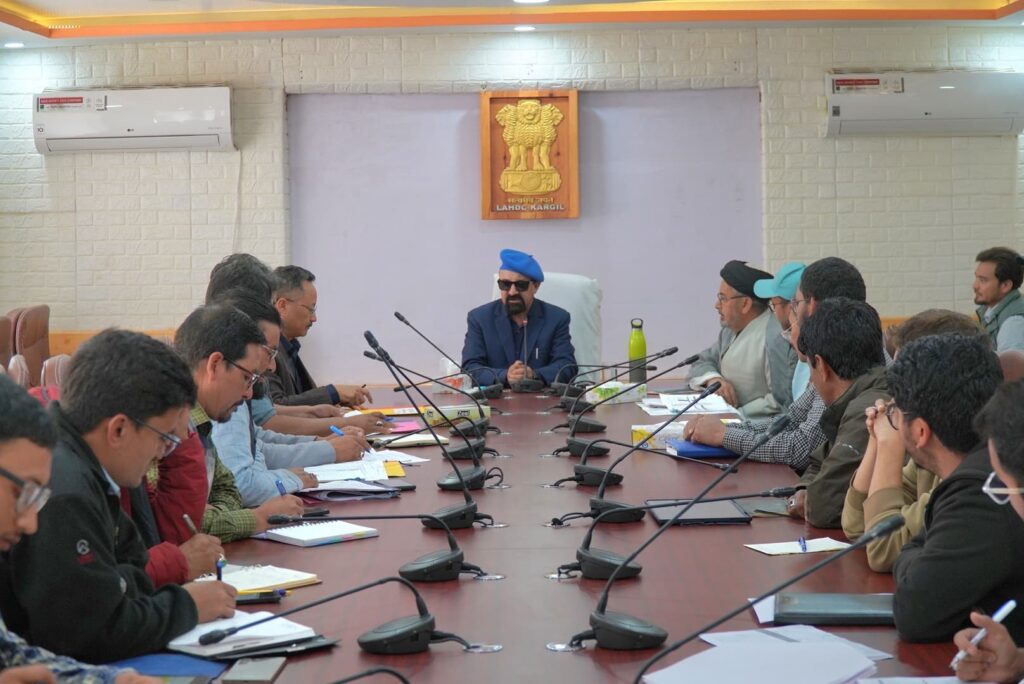 CEC Akhoon Reviews Ongoing Development Schemes in SVD Sankoo