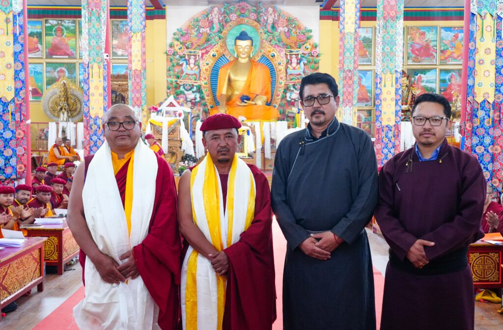 Ladakh Smonlam Chenmo concluding ceremony: CEC Leh, EC, outgoing LGA Presidents felicitated Ladakh Smonlam Chenmo concluding ceremony: CEC Leh, EC, outgoing LGA Presidents felicitated