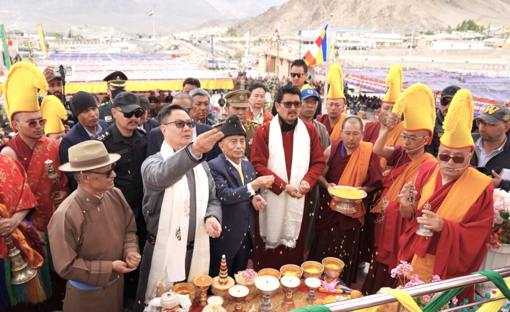 Union Minority Rijiju unveils statue of 19th Gyalsras Bakula Rinpoche in Leh