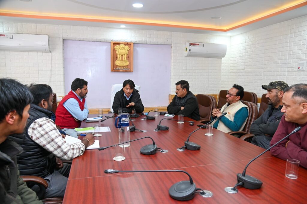 Acting CEC reviews projects of PDD in Kargil