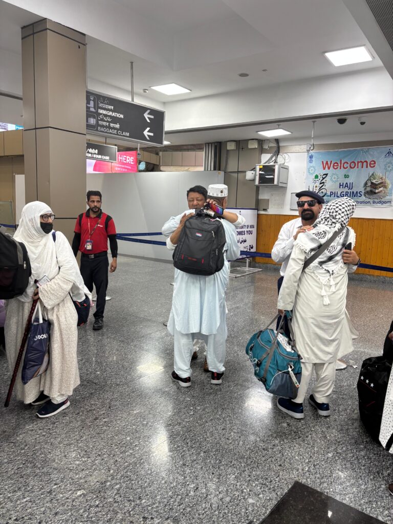 CEC Akhoon Welcomes 239 Haj Pilgrims from Ladakh