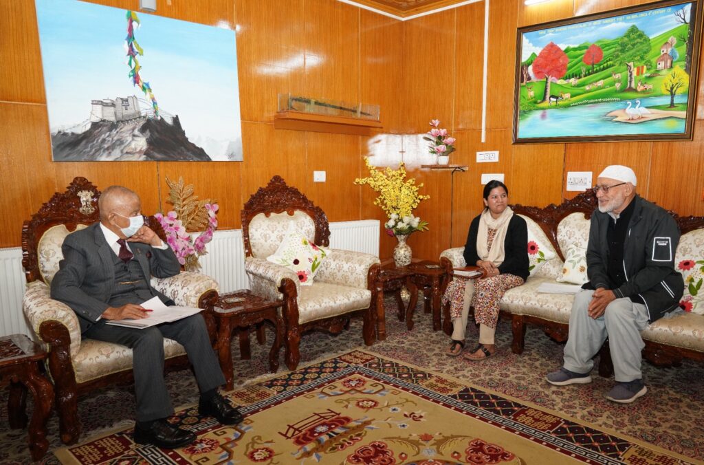 Councillor GM Pore-led delegation calls on LG Mishra Councillor GM Pore-led delegation calls on LG Mishra