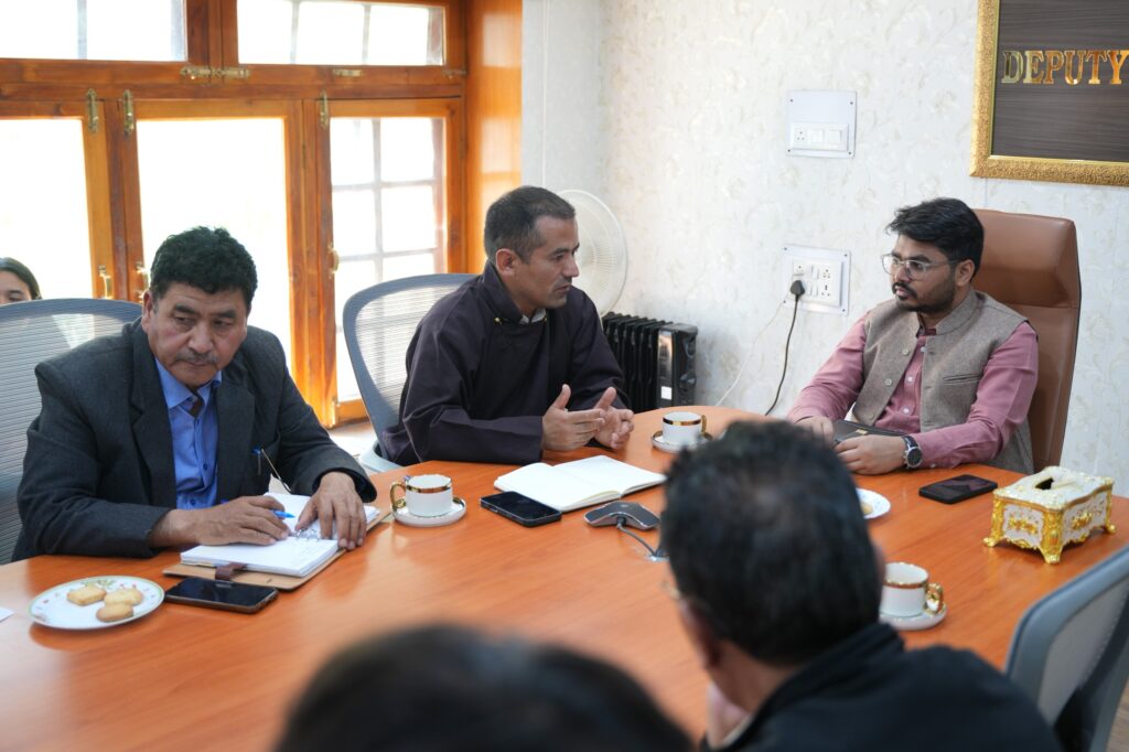 DC Leh Donk holds introductory meeting with revenue officers