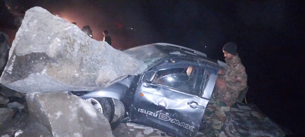 Army rescues five injured in rockfall near Khardungla