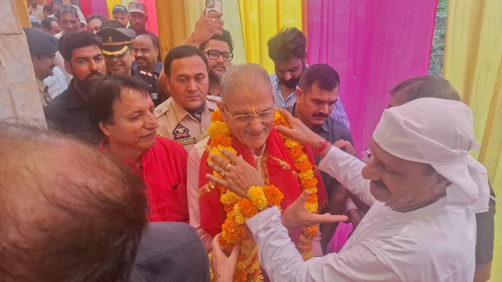 LG Kavinder Gupta Pays Obeisance at Raja Mandlik Ji Devsthan in Samba