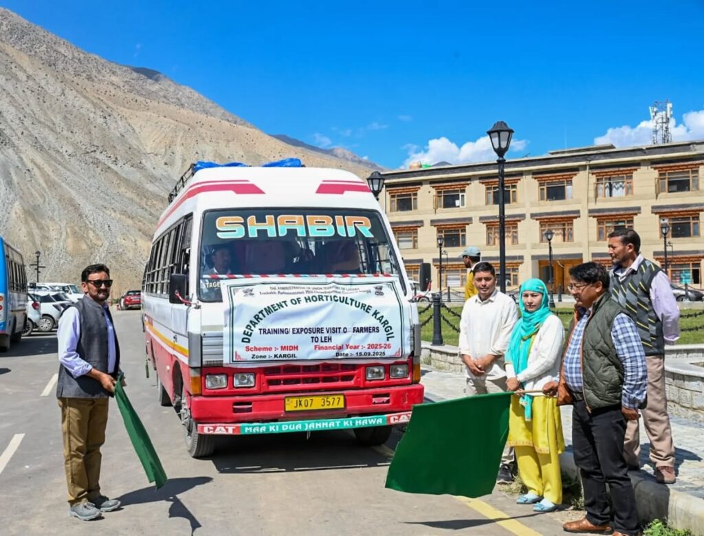 Executive Councillor Zakir Hussain Flags Off Farmers’ Exposure Visit to Leh