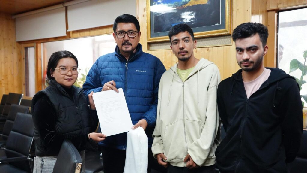 CEC LAHDC Leh Adv. Tashi Gyalson was Called on by Student Council of Govt. Degree College Khaltse