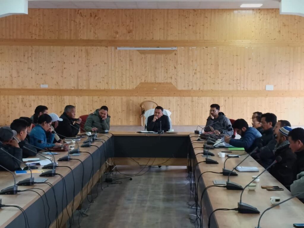 SDM Jigmet Raftan Holds Introductory Meeting with Department Heads in Nubra