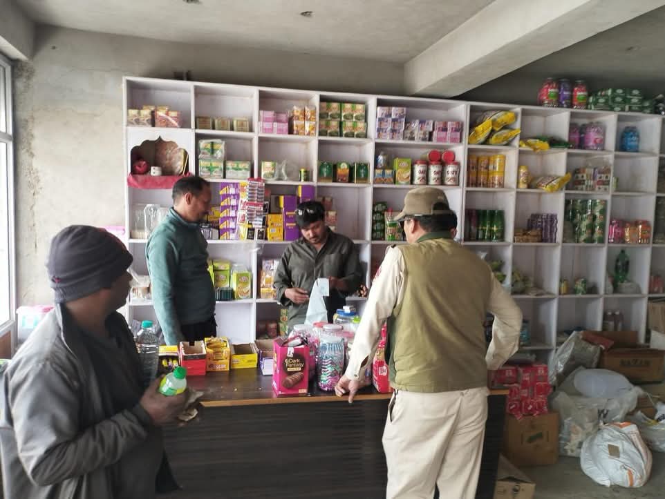Nyoma Tightens Plastic Ban Enforcement: Shopkeepers Penalised, Fines Recovered in Market Drive