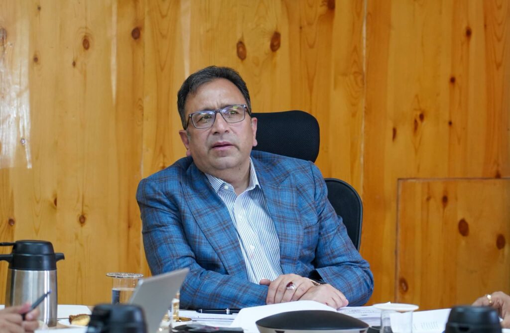 Kundra Pushes for Faster Fund Utilisation, Timely Completion of Projects
