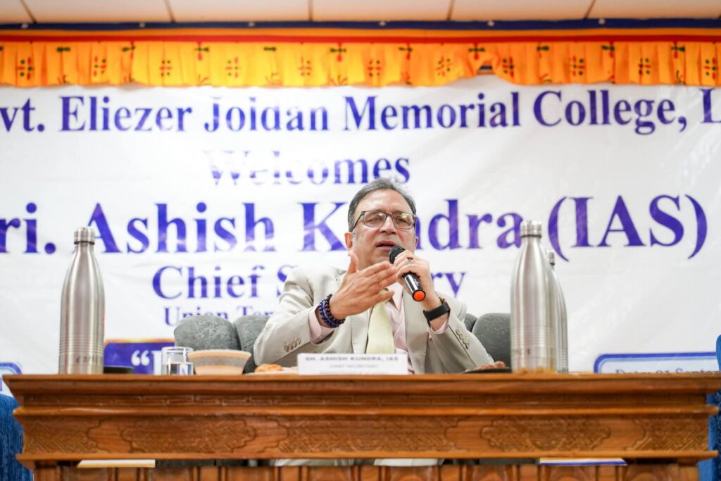 Chief Secretary Ashish Kundra Engages Ladakh Students on AI, Innovation and Future Careers
